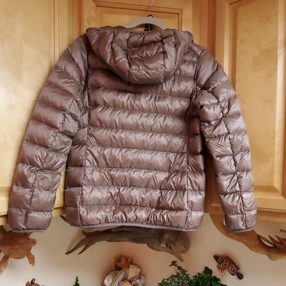 NWT Ultra Light Hooded Duck Down Jacket W/ Pouch S - Picture 5 of 8